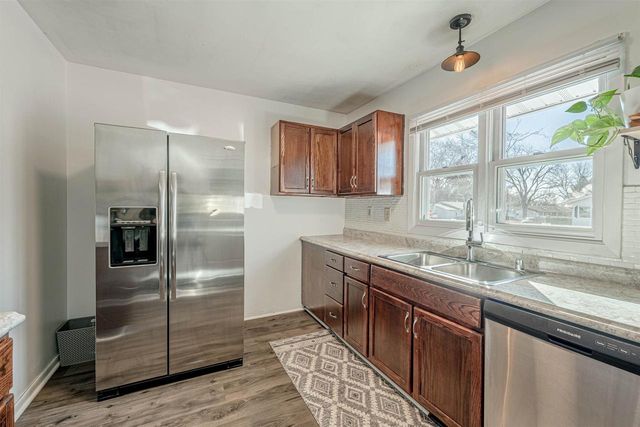 906 CHICORY Way, Sun Prairie, WI 53590