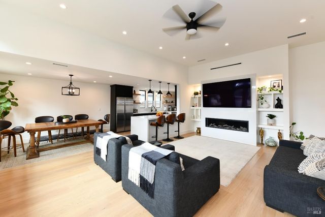 2470 W Pueblo Ave, Napa, CA 94558