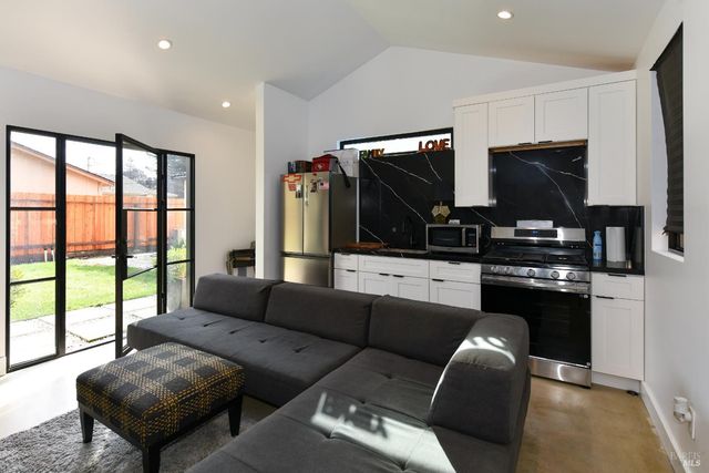 2470 W Pueblo Ave, Napa, CA 94558