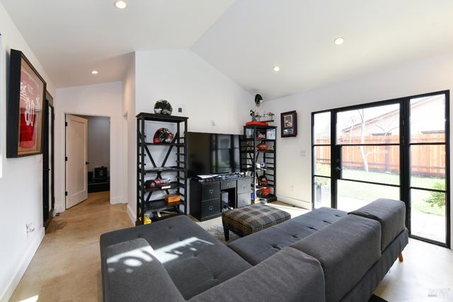 2470 W Pueblo Ave, Napa, CA 94558