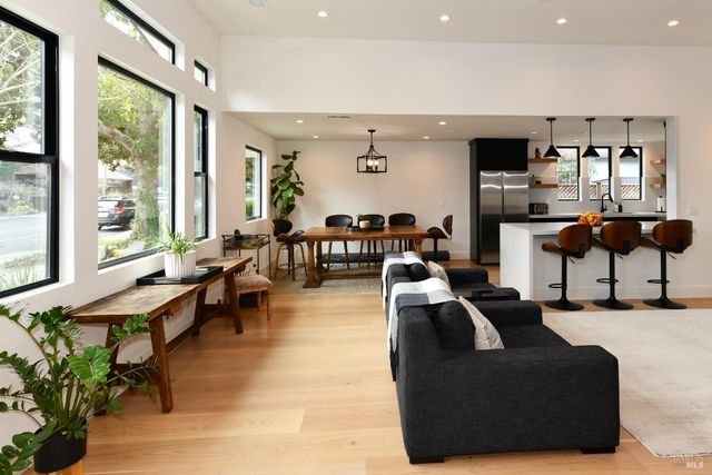 2470 W Pueblo Ave, Napa, CA 94558