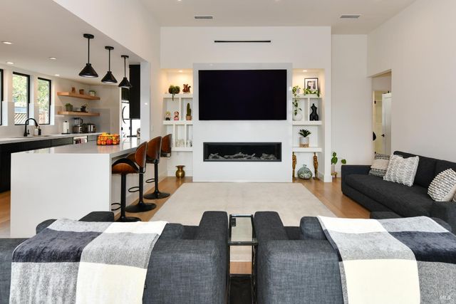 2470 W Pueblo Ave, Napa, CA 94558