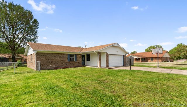 1208 Colonial Drive, Pryor, OK 74361