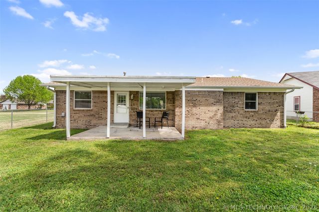 1208 Colonial Drive, Pryor, OK 74361