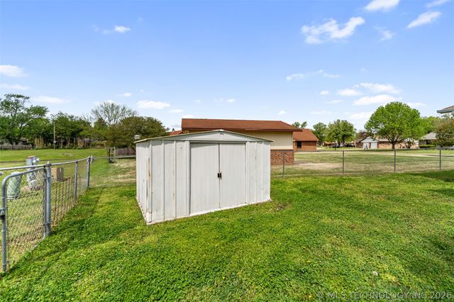 1208 Colonial Drive, Pryor, OK 74361
