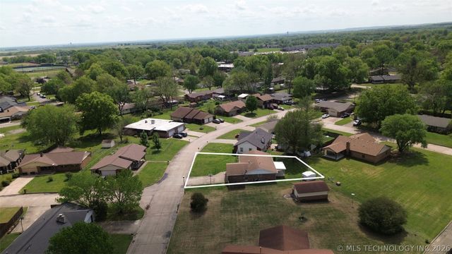 1208 Colonial Drive, Pryor, OK 74361