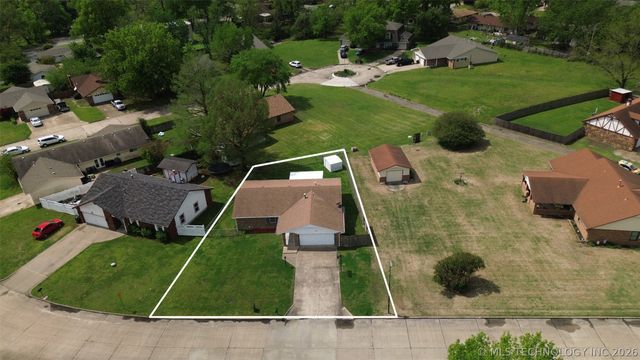 1208 Colonial Drive, Pryor, OK 74361