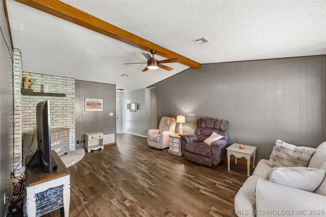 1208 Colonial Drive, Pryor, OK 74361