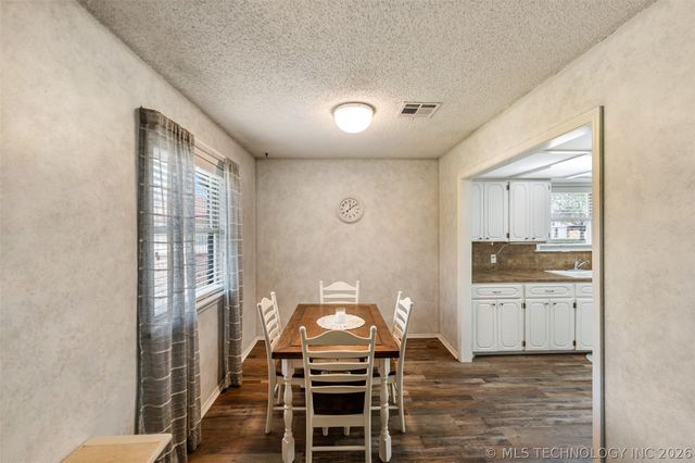 1208 Colonial Drive, Pryor, OK 74361