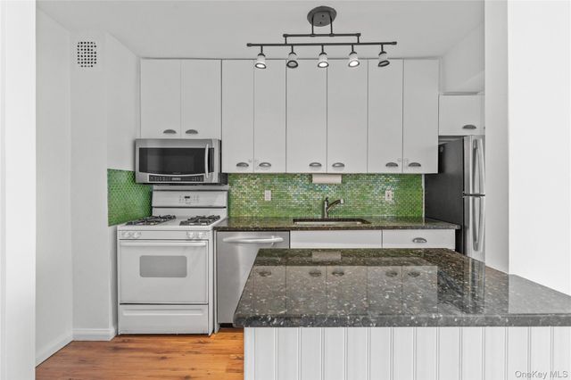 119 E Hartsdale Avenue 5K, Hartsdale, NY 10530