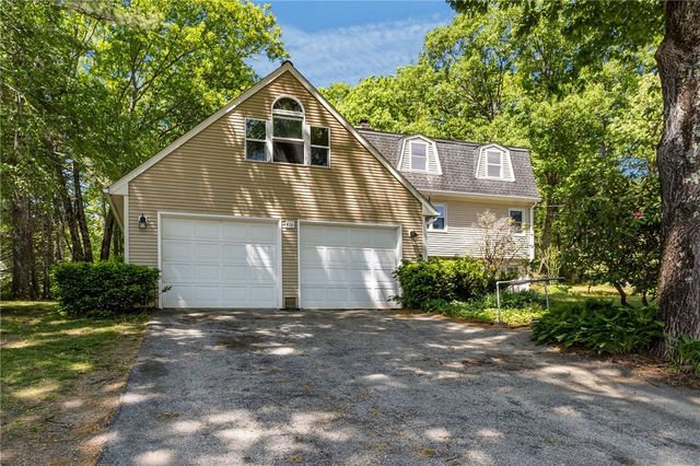 416 Farnum Pike, Smithfield, RI 02917