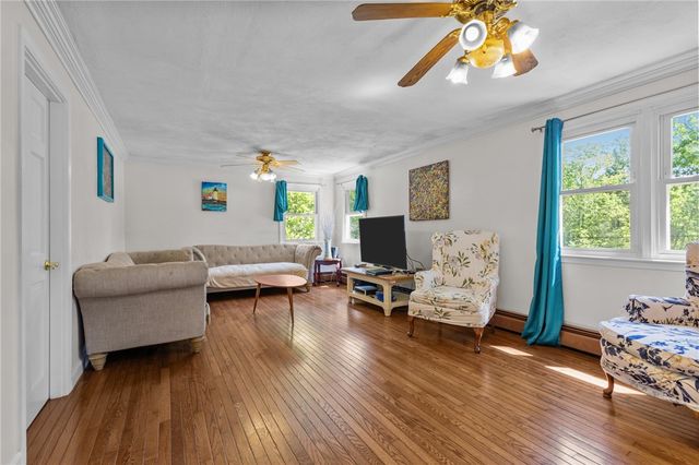 416 Farnum Pike, Smithfield, RI 02917