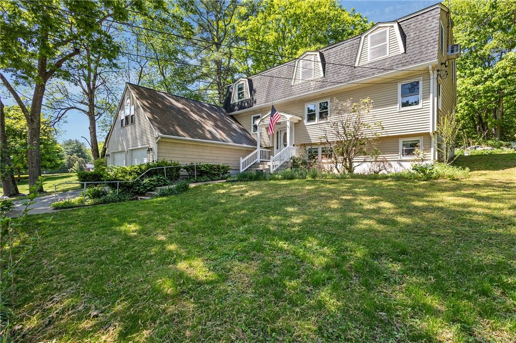 416 Farnum Pike, Smithfield, RI 02917