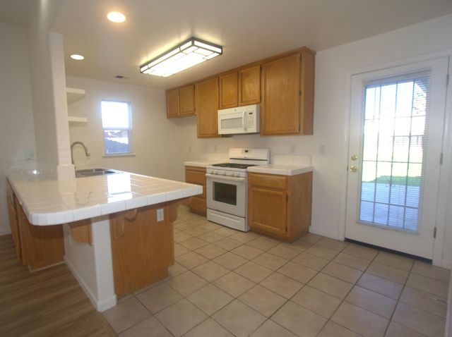 2261 Mogan Ave, Sacramento, CA 95838