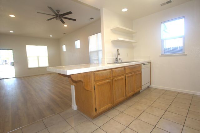 2261 Mogan Ave, Sacramento, CA 95838