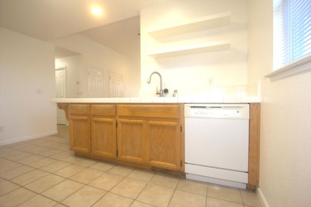 2261 Mogan Ave, Sacramento, CA 95838