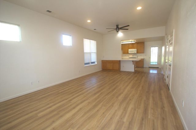 2261 Mogan Ave, Sacramento, CA 95838