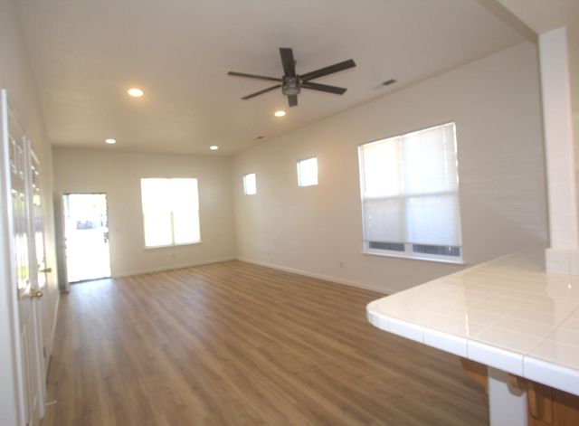 2261 Mogan Ave, Sacramento, CA 95838