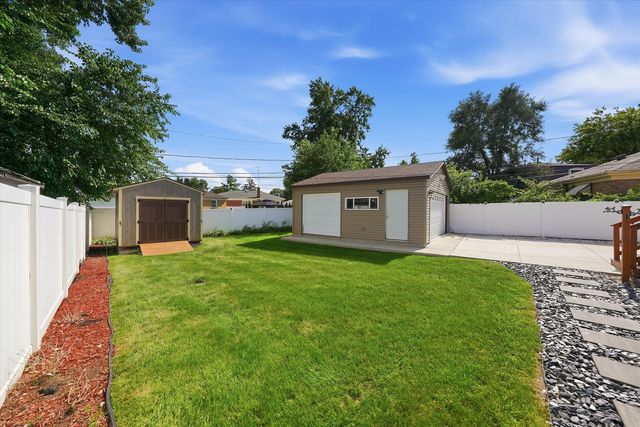11201 Mandel Avenue, Westchester, IL 60154