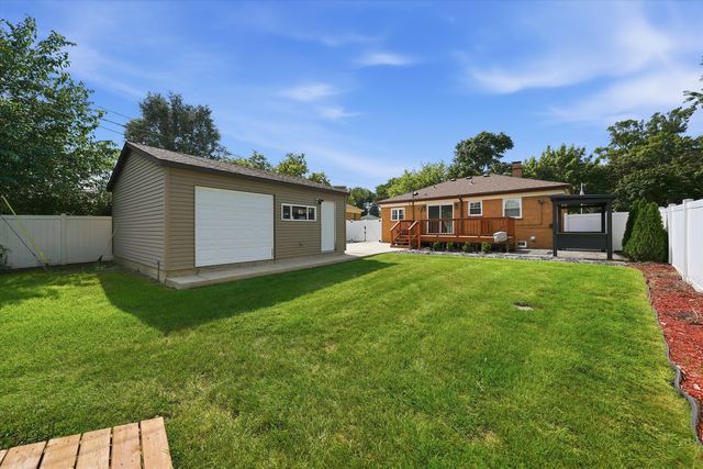 11201 Mandel Avenue, Westchester, IL 60154