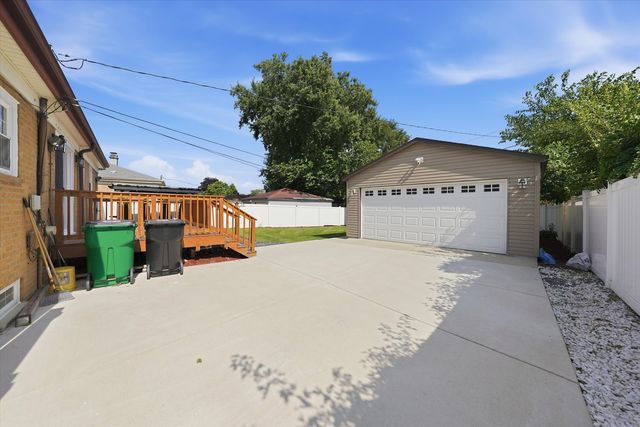 11201 Mandel Avenue, Westchester, IL 60154