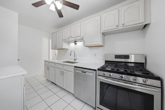 11201 Mandel Avenue, Westchester, IL 60154