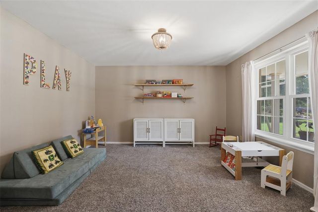 616 N Falcon Way, Mustang, OK 73064