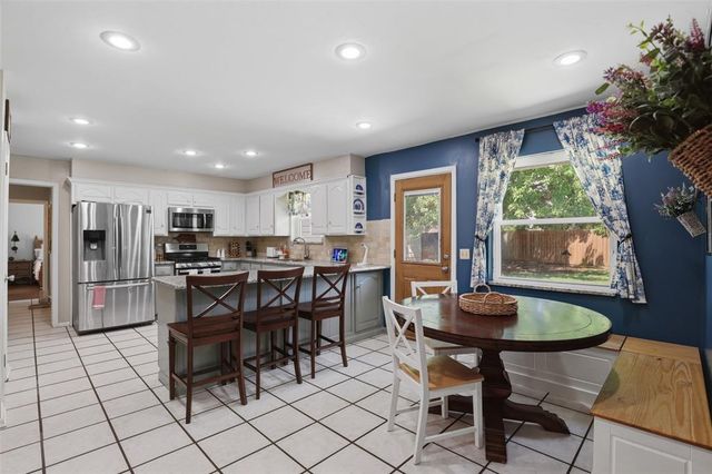 616 N Falcon Way, Mustang, OK 73064