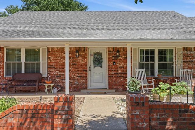 616 N Falcon Way, Mustang, OK 73064