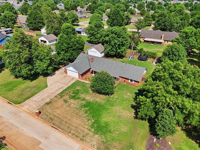 616 N Falcon Way, Mustang, OK 73064