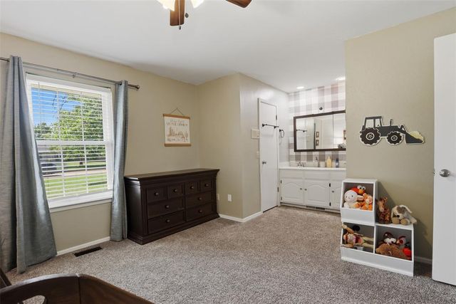 616 N Falcon Way, Mustang, OK 73064