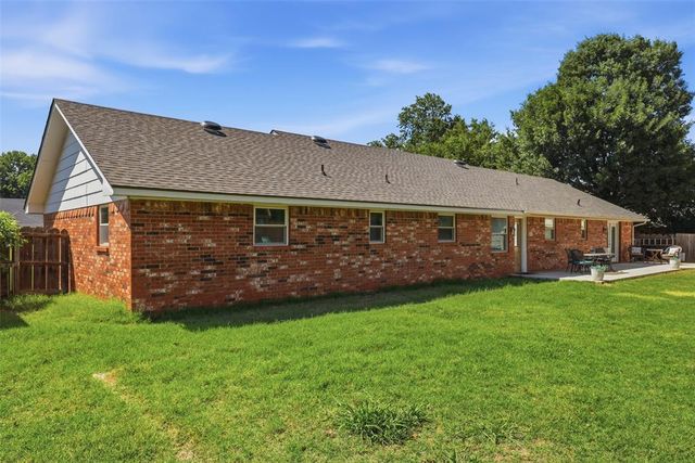 616 N Falcon Way, Mustang, OK 73064