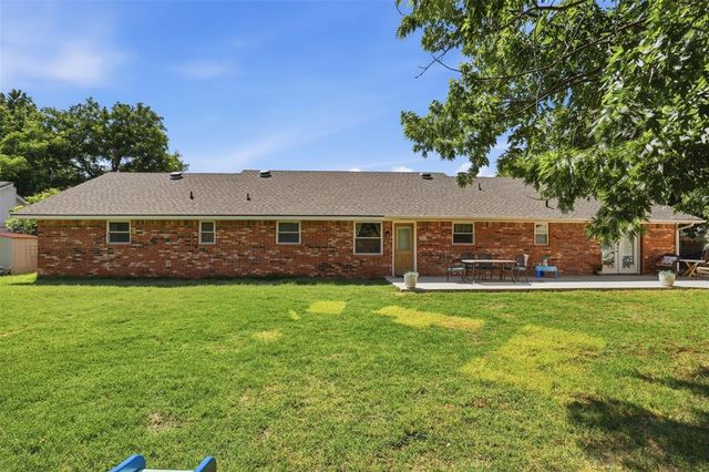 616 N Falcon Way, Mustang, OK 73064