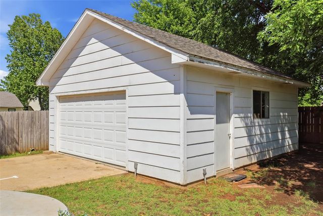 616 N Falcon Way, Mustang, OK 73064