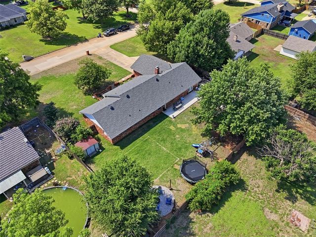 616 N Falcon Way, Mustang, OK 73064