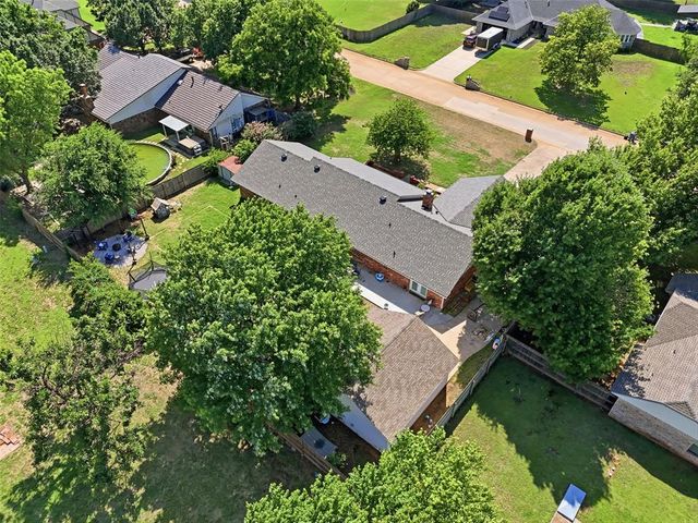616 N Falcon Way, Mustang, OK 73064