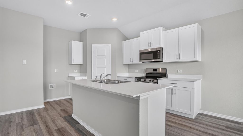 1020 BOLL WEEVIL Drive, Cleburne, TX 76031 — photo 4