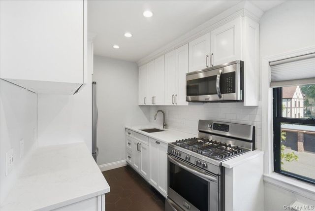 107 15th Street E2, Garden City, NY 11530