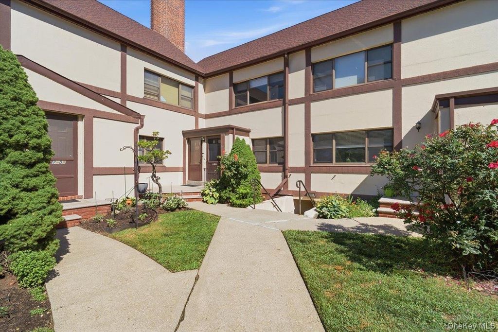 107 15th Street E2, Garden City, NY 11530
