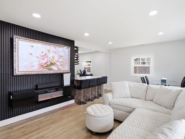 63 Jasper St, Saugus, MA 01906