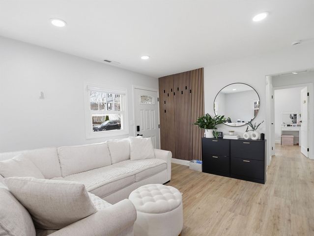 63 Jasper St, Saugus, MA 01906