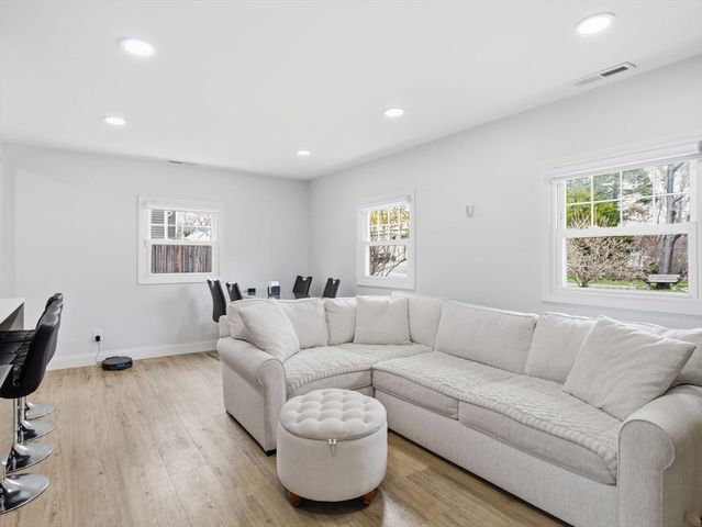 63 Jasper St, Saugus, MA 01906