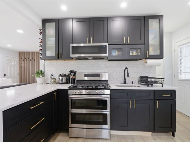 63 Jasper St, Saugus, MA 01906