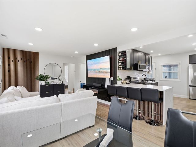 63 Jasper St, Saugus, MA 01906