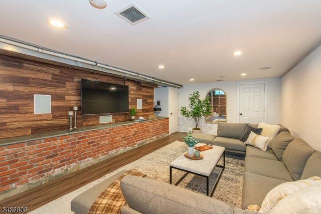 228 Watchung Ave, Montclair Twp., NJ 07043