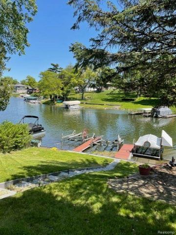 4684 Clinton Dr. Drive, Clarkston, MI 48346