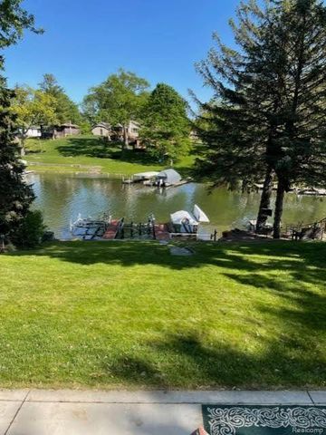 4684 Clinton Dr. Drive, Clarkston, MI 48346