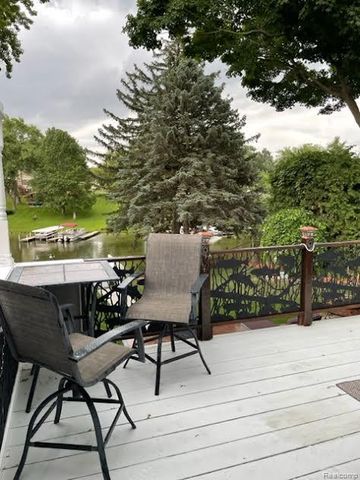 4684 Clinton Dr. Drive, Clarkston, MI 48346