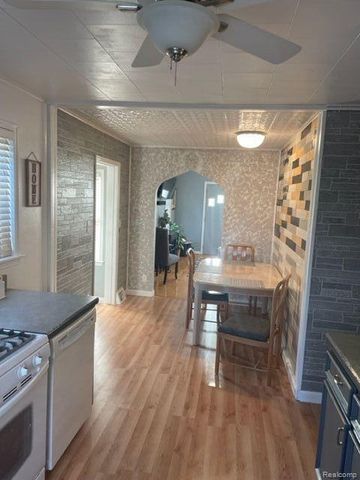 4684 Clinton Dr. Drive, Clarkston, MI 48346