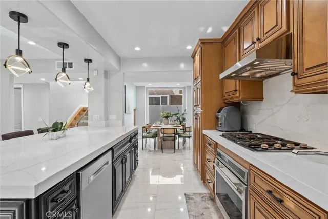 16742 Intrepid Ln, Huntington Beach, CA 92649